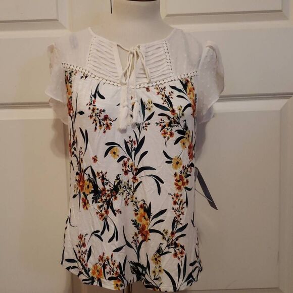 Daniel Rainn Tops - Daniel Rainn Short Sleeve Flutter Sleeve Tassel Knit Top Off-White XS NEW